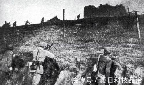 1944年收复腾冲老照片, 中国士兵发射火焰烧死碉堡内所有日寇