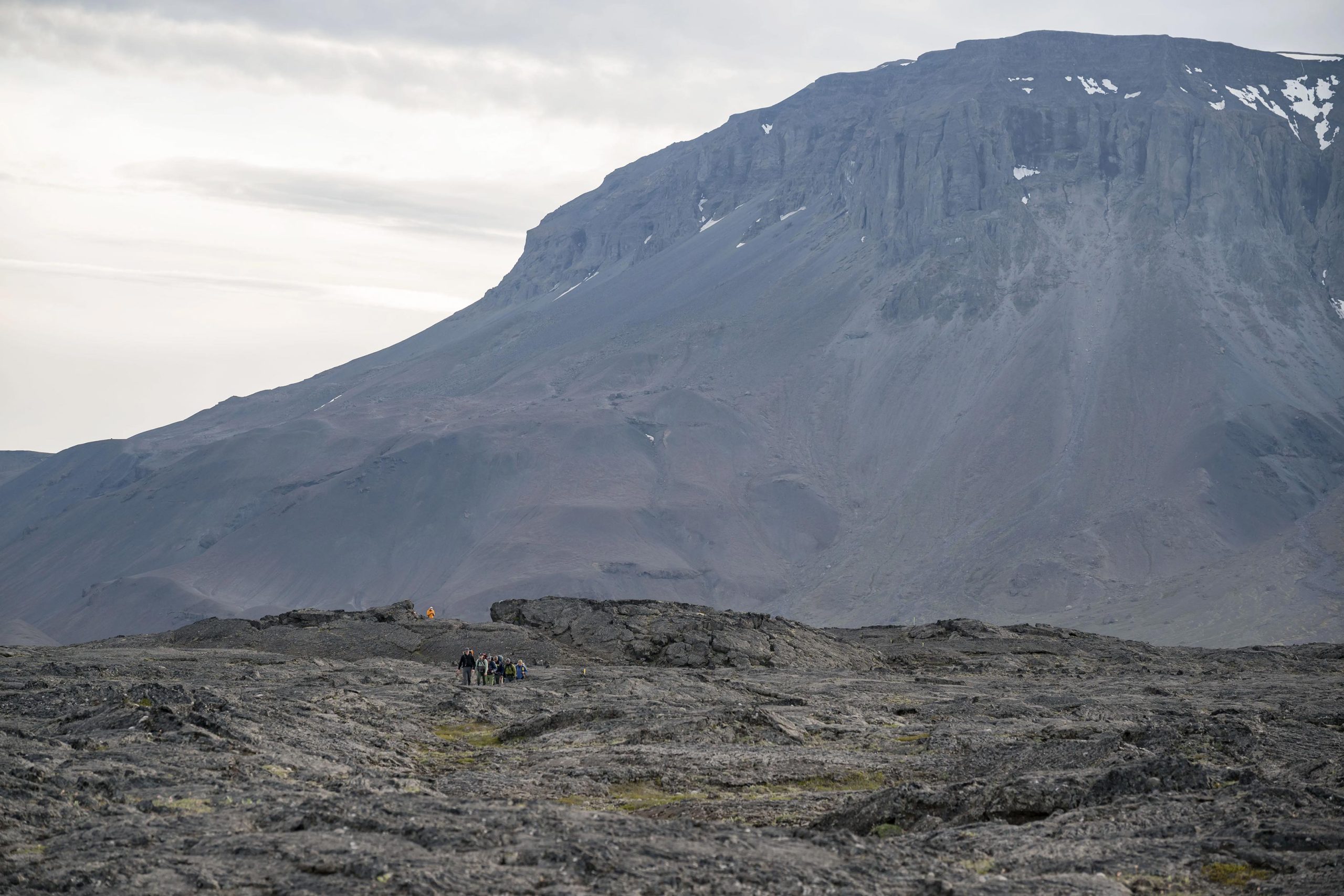 Artemis-II-Astronaut-Geology-Training-in-Iceland-scaled.jpg